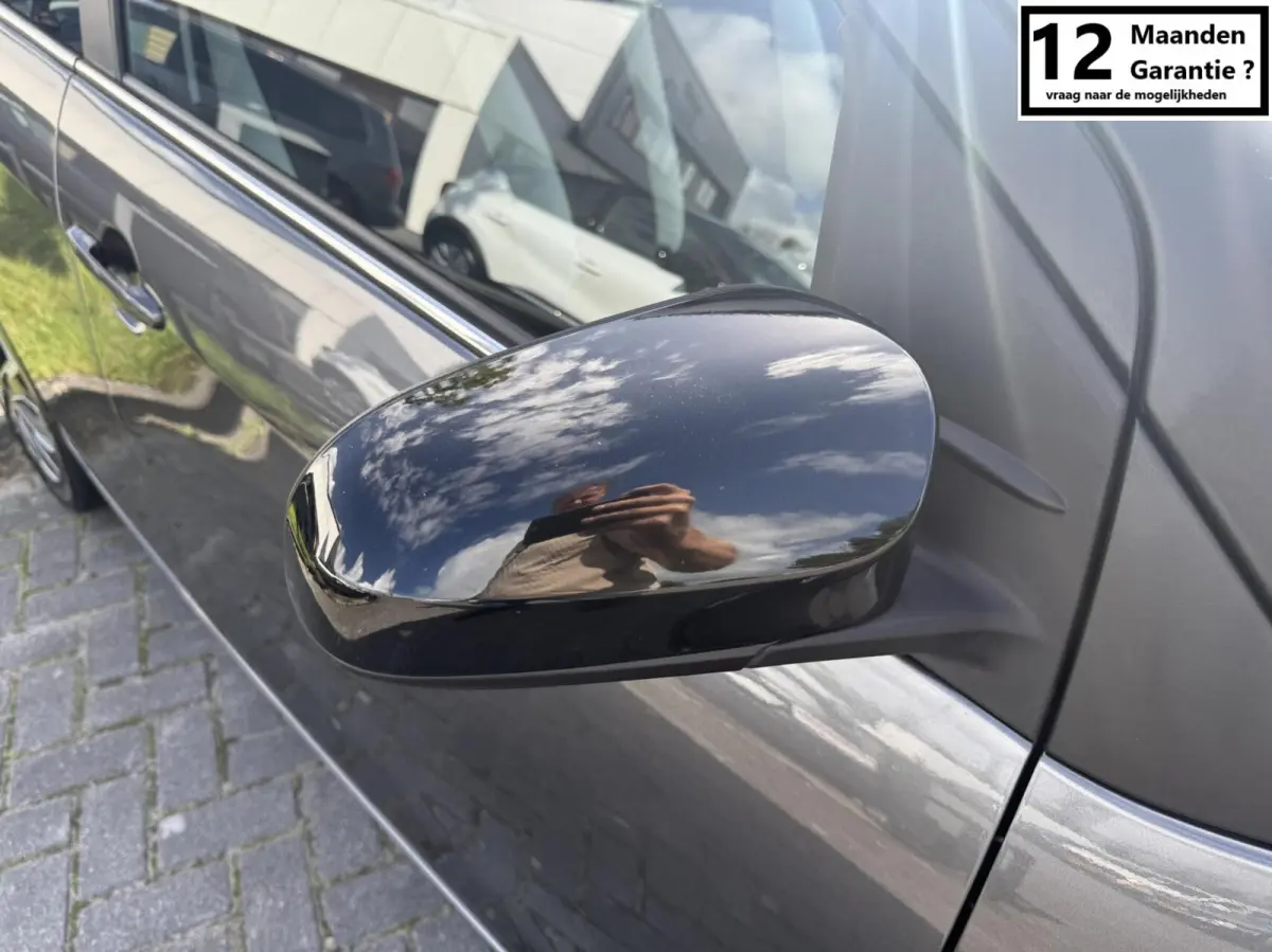 1.0 VTi Shine MILLENIUM AIRCO 5 DEURS PRIVACY GLASS
