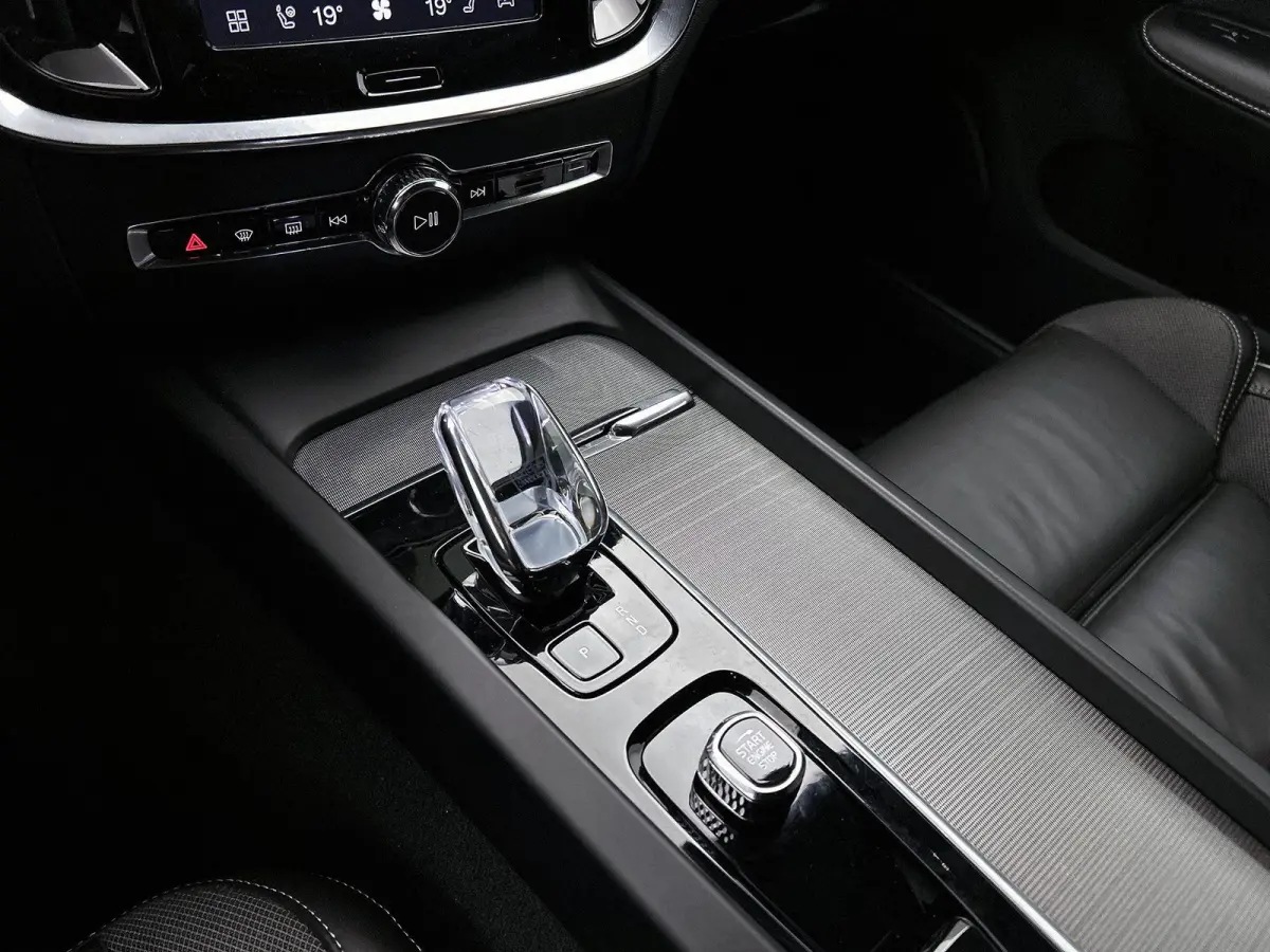 2.0 B4 Plus Dark 1e Eigenaar | Origineel Nederlands Voertuig | Automaat | Trekhaak | Achteruitrijcamera | Apple carplay | Android Auto | Lederen Bekleding | Cruise Control | Stoelverwarming 