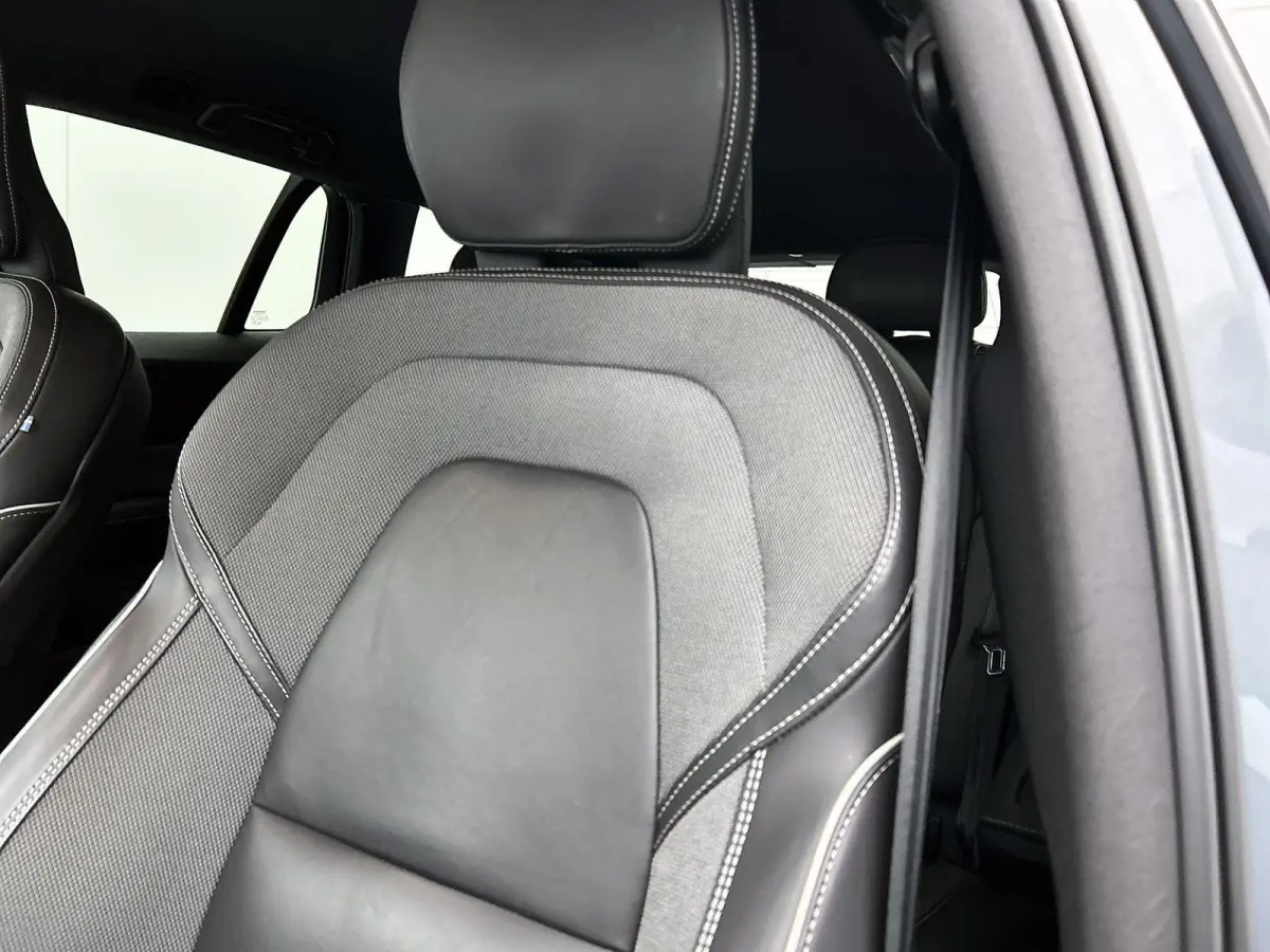 2.0 B4 Plus Dark 1e Eigenaar | Origineel Nederlands Voertuig | Automaat | Trekhaak | Achteruitrijcamera | Apple carplay | Android Auto | Lederen Bekleding | Cruise Control | Stoelverwarming 
