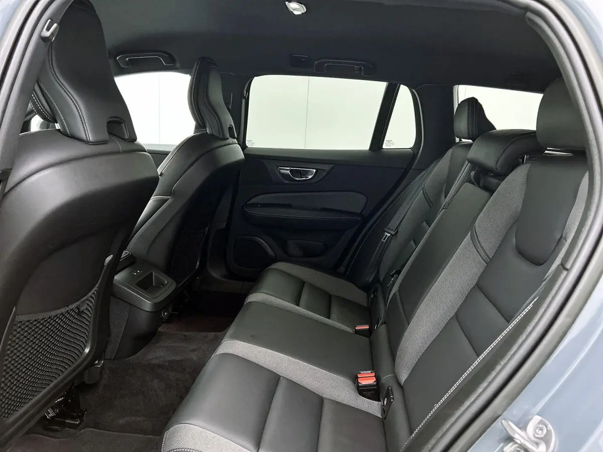 2.0 B4 Plus Dark 1e Eigenaar | Origineel Nederlands Voertuig | Automaat | Trekhaak | Achteruitrijcamera | Apple carplay | Android Auto | Lederen Bekleding | Cruise Control | Stoelverwarming 