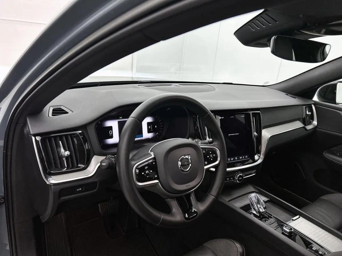 2.0 B4 Plus Dark 1e Eigenaar | Origineel Nederlands Voertuig | Automaat | Trekhaak | Achteruitrijcamera | Apple carplay | Android Auto | Lederen Bekleding | Cruise Control | Stoelverwarming 