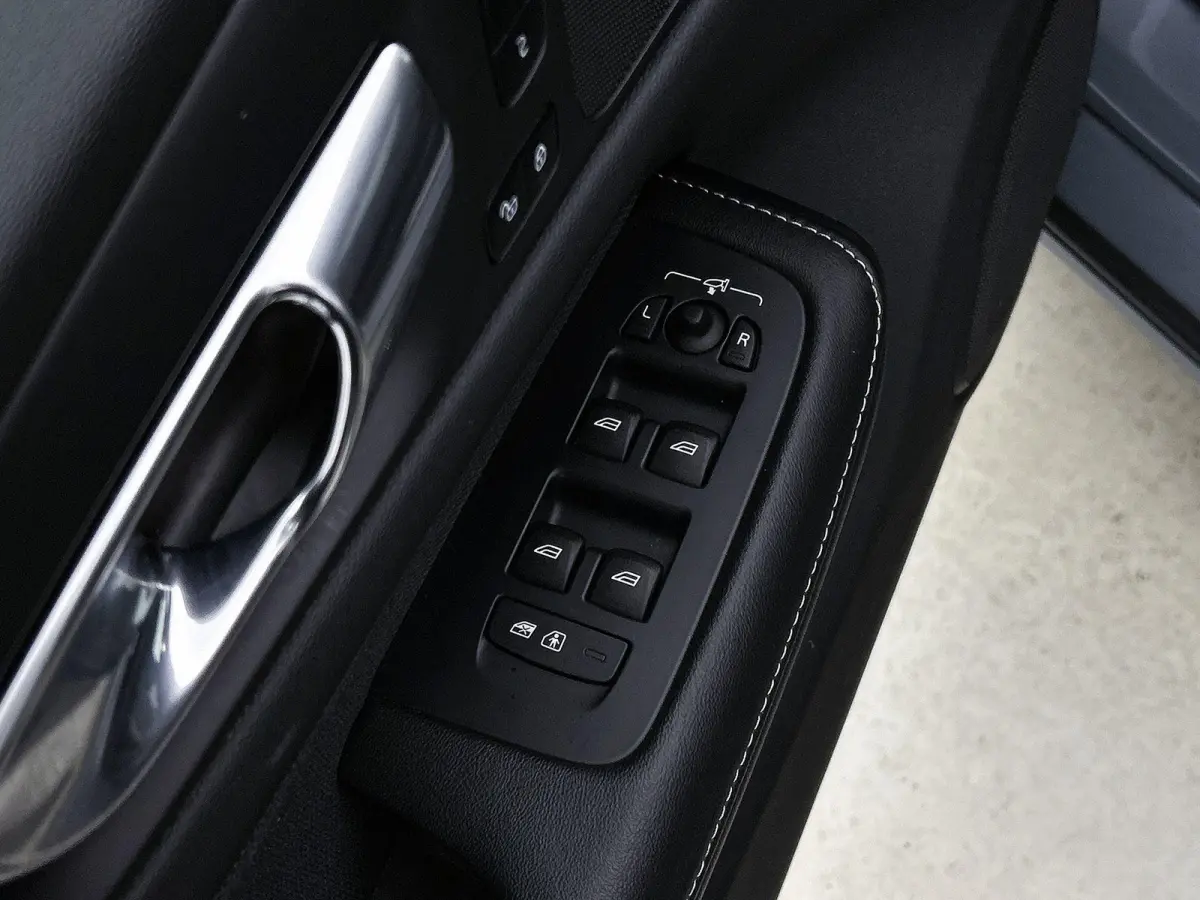 2.0 B4 Plus Dark 1e Eigenaar | Origineel Nederlands Voertuig | Automaat | Trekhaak | Achteruitrijcamera | Apple carplay | Android Auto | Lederen Bekleding | Cruise Control | Stoelverwarming 