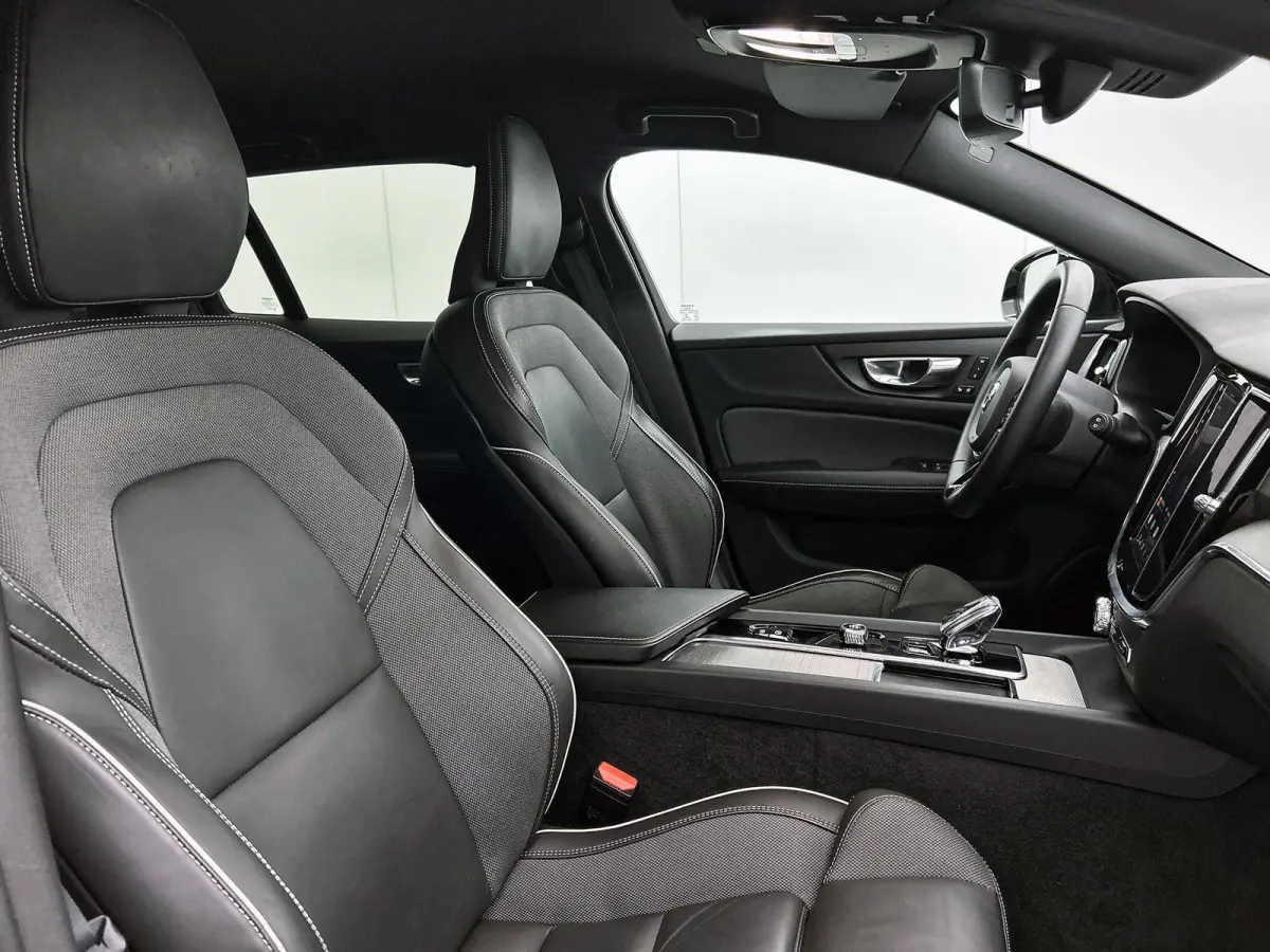 2.0 B4 Plus Dark 1e Eigenaar | Origineel Nederlands Voertuig | Automaat | Trekhaak | Achteruitrijcamera | Apple carplay | Android Auto | Lederen Bekleding | Cruise Control | Stoelverwarming 
