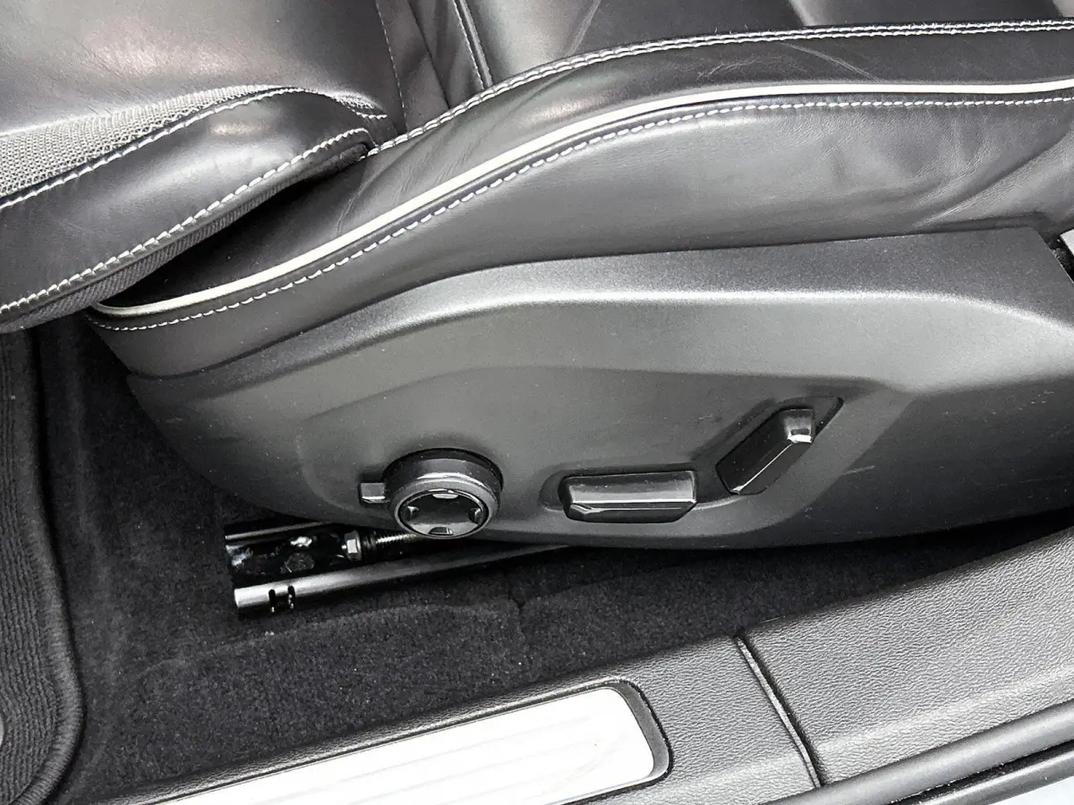 2.0 B4 Plus Dark 1e Eigenaar | Origineel Nederlands Voertuig | Automaat | Trekhaak | Achteruitrijcamera | Apple carplay | Android Auto | Lederen Bekleding | Cruise Control | Stoelverwarming 
