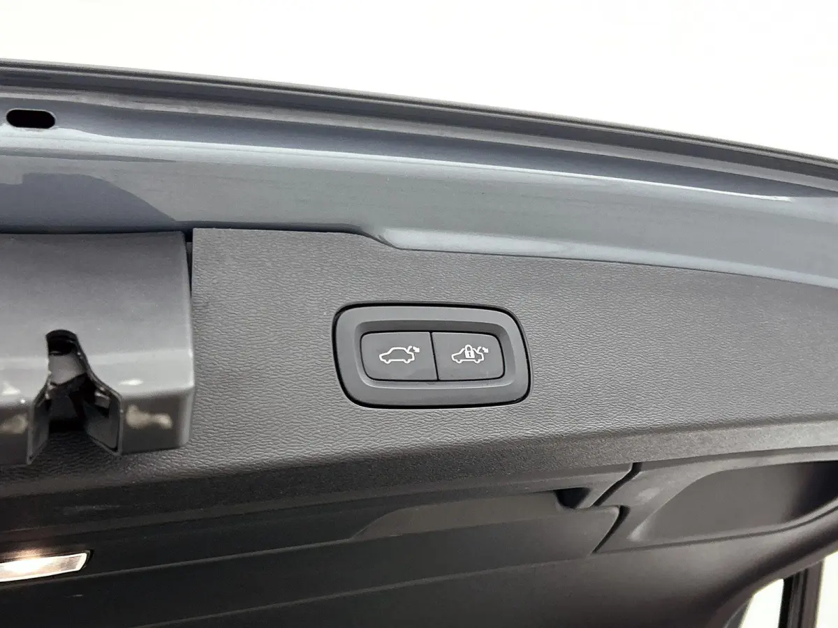 2.0 B4 Plus Dark 1e Eigenaar | Origineel Nederlands Voertuig | Automaat | Trekhaak | Achteruitrijcamera | Apple carplay | Android Auto | Lederen Bekleding | Cruise Control | Stoelverwarming 