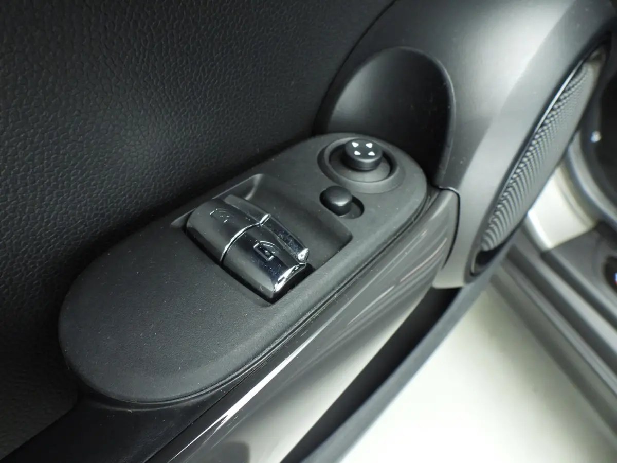 1.5 Cooper Serious Business | Navigatie | John Cooper Works interieurpakket | Comfort Acces | Parkeersensoren |