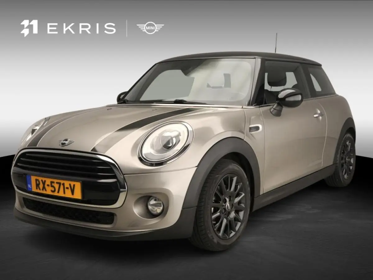1.5 Cooper Serious Business | Navigatie | John Cooper Works interieurpakket | Comfort Acces | Parkeersensoren |