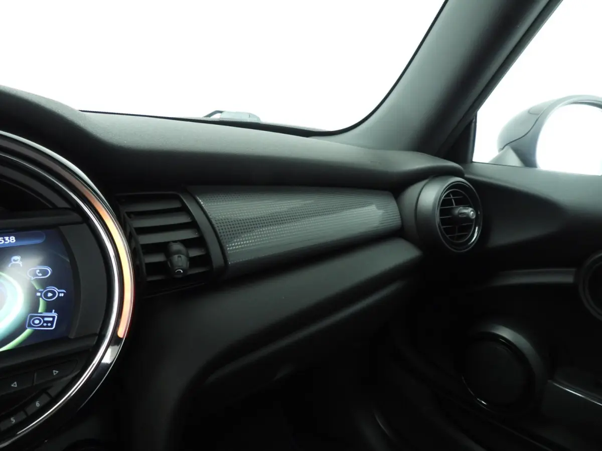 1.5 Cooper Serious Business | Navigatie | John Cooper Works interieurpakket | Comfort Acces | Parkeersensoren |