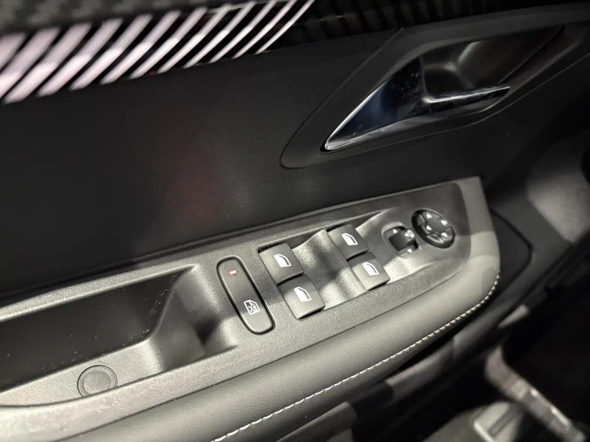 1.2 Hybrid 110 e-DCS6 Allure | APPLE CARPLAY & ANDROID AUTO | CAMERA | NAVI |