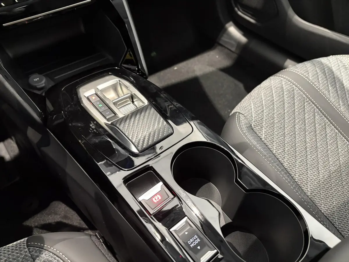 1.2 Hybrid 110 e-DCS6 Allure | APPLE CARPLAY & ANDROID AUTO | CAMERA | NAVI |