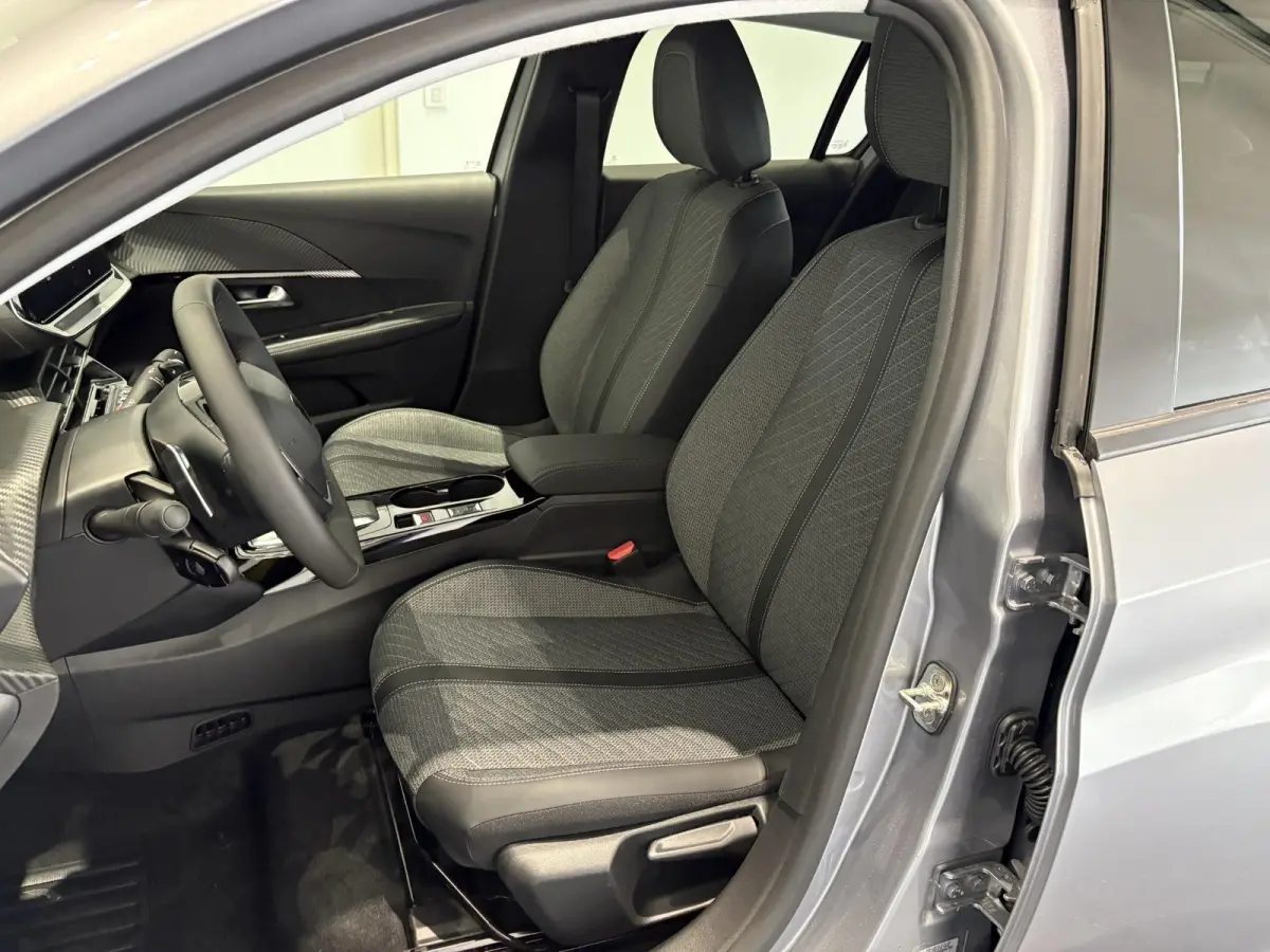 1.2 Hybrid 110 e-DCS6 Allure | APPLE CARPLAY & ANDROID AUTO | CAMERA | NAVI |