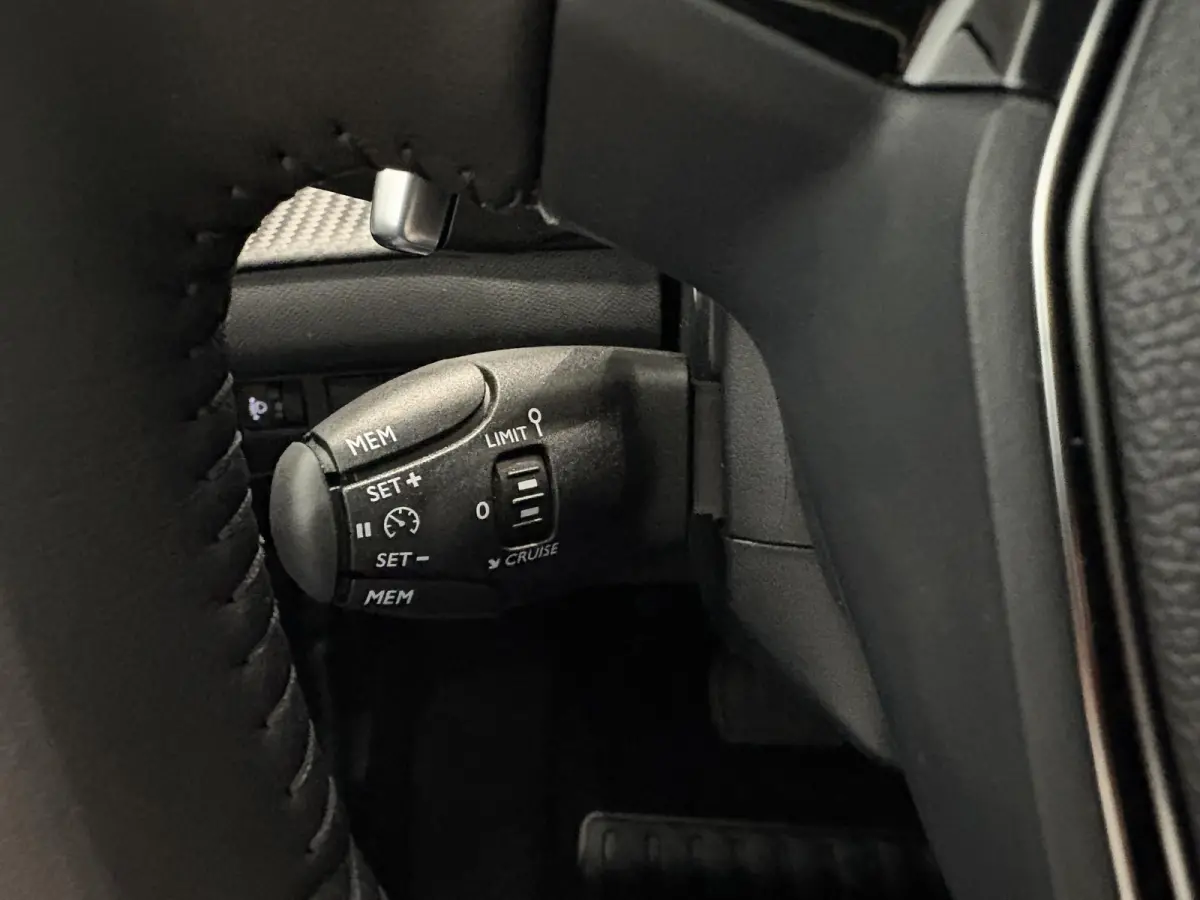 1.2 Hybrid 110 e-DCS6 Allure | APPLE CARPLAY & ANDROID AUTO | CAMERA | NAVI |