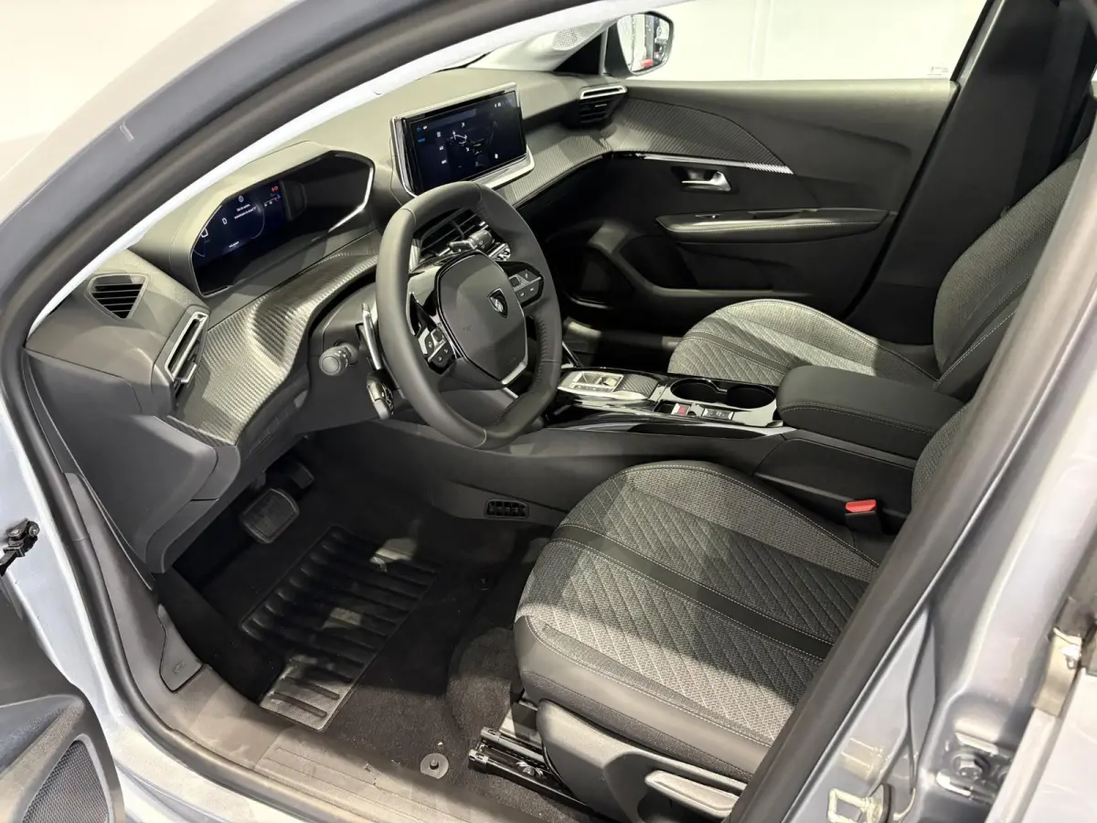 1.2 Hybrid 110 e-DCS6 Allure | APPLE CARPLAY & ANDROID AUTO | CAMERA | NAVI |