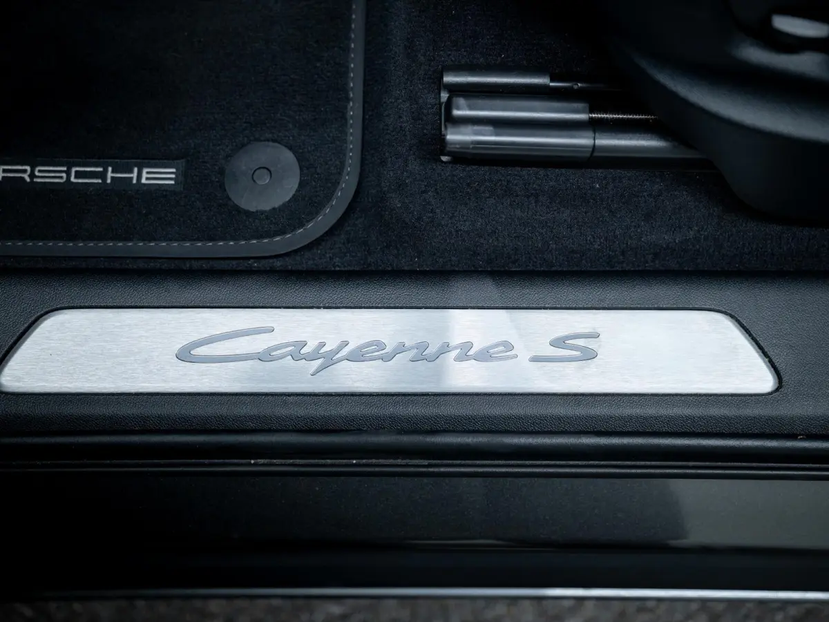3.0 S E-Hybrid | SportDesign | 360° | Achterasbest. | InnoDrive | BOSE | Luchtvering |