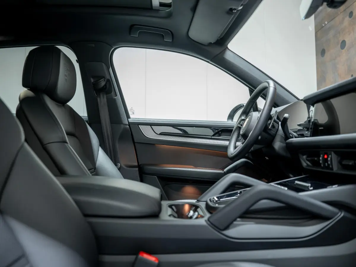 3.0 S E-Hybrid | SportDesign | 360° | Achterasbest. | InnoDrive | BOSE | Luchtvering |