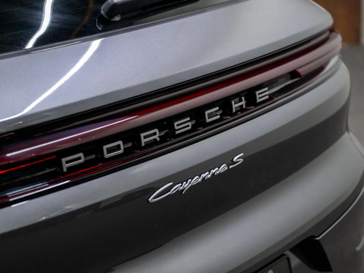 3.0 S E-Hybrid | SportDesign | 360° | Achterasbest. | InnoDrive | BOSE | Luchtvering |