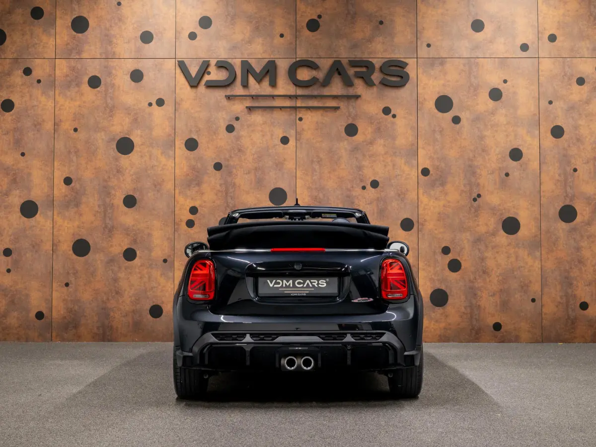 2.0 John Works Classic | Harman & Kardon | HUD | Achteruitrijcamera | ACC | Keyless | Stuurverwaring |