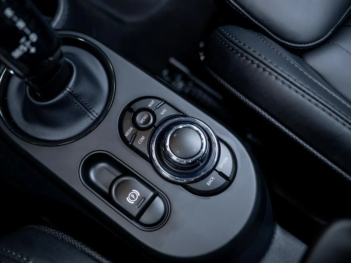 2.0 John Works Classic | Harman & Kardon | HUD | Achteruitrijcamera | ACC | Keyless | Stuurverwaring |