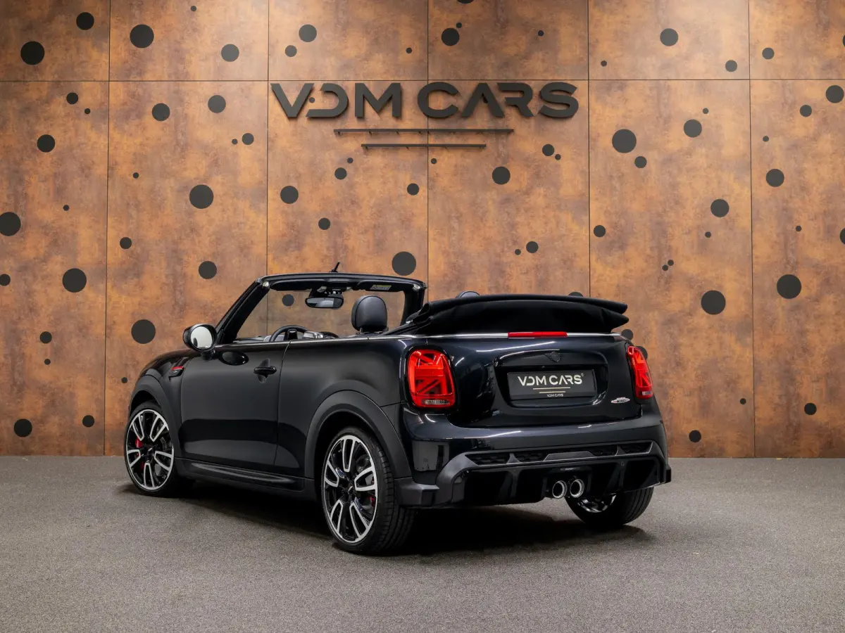 2.0 John Works Classic | Harman & Kardon | HUD | Achteruitrijcamera | ACC | Keyless | Stuurverwaring |