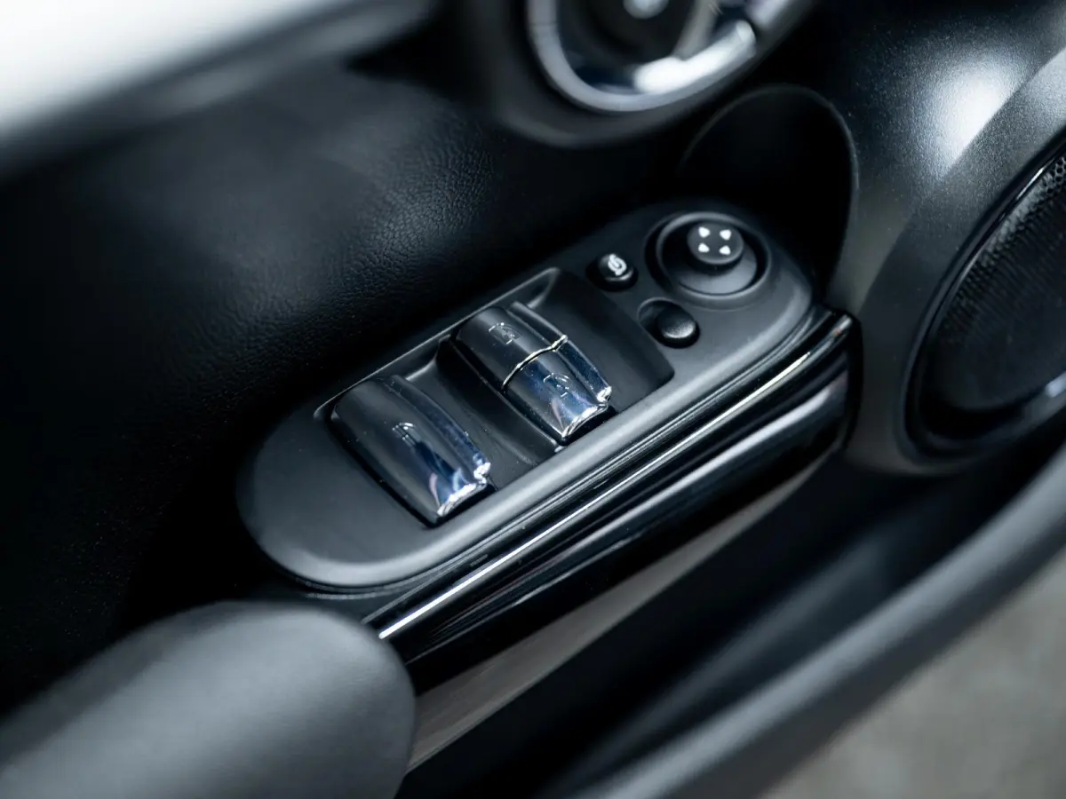 2.0 John Works Classic | Harman & Kardon | HUD | Achteruitrijcamera | ACC | Keyless | Stuurverwaring |