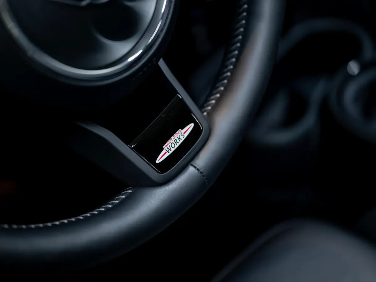 2.0 John Works Classic | Harman & Kardon | HUD | Achteruitrijcamera | ACC | Keyless | Stuurverwaring |