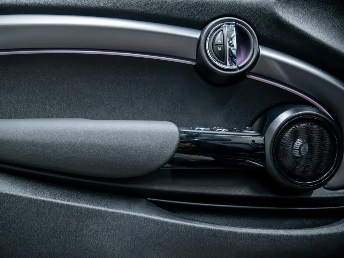 2.0 John Works Classic | Harman & Kardon | HUD | Achteruitrijcamera | ACC | Keyless | Stuurverwaring |