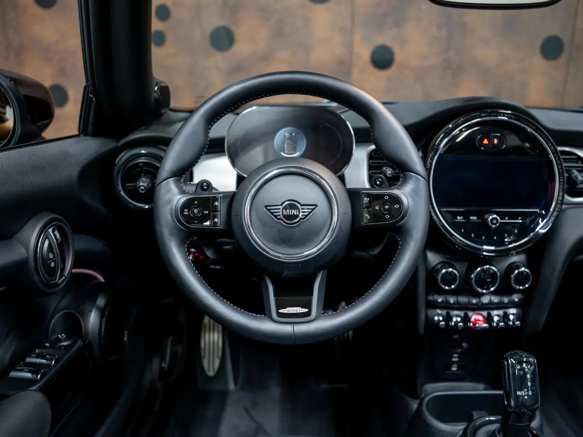 2.0 John Works Classic | Harman & Kardon | HUD | Achteruitrijcamera | ACC | Keyless | Stuurverwaring |