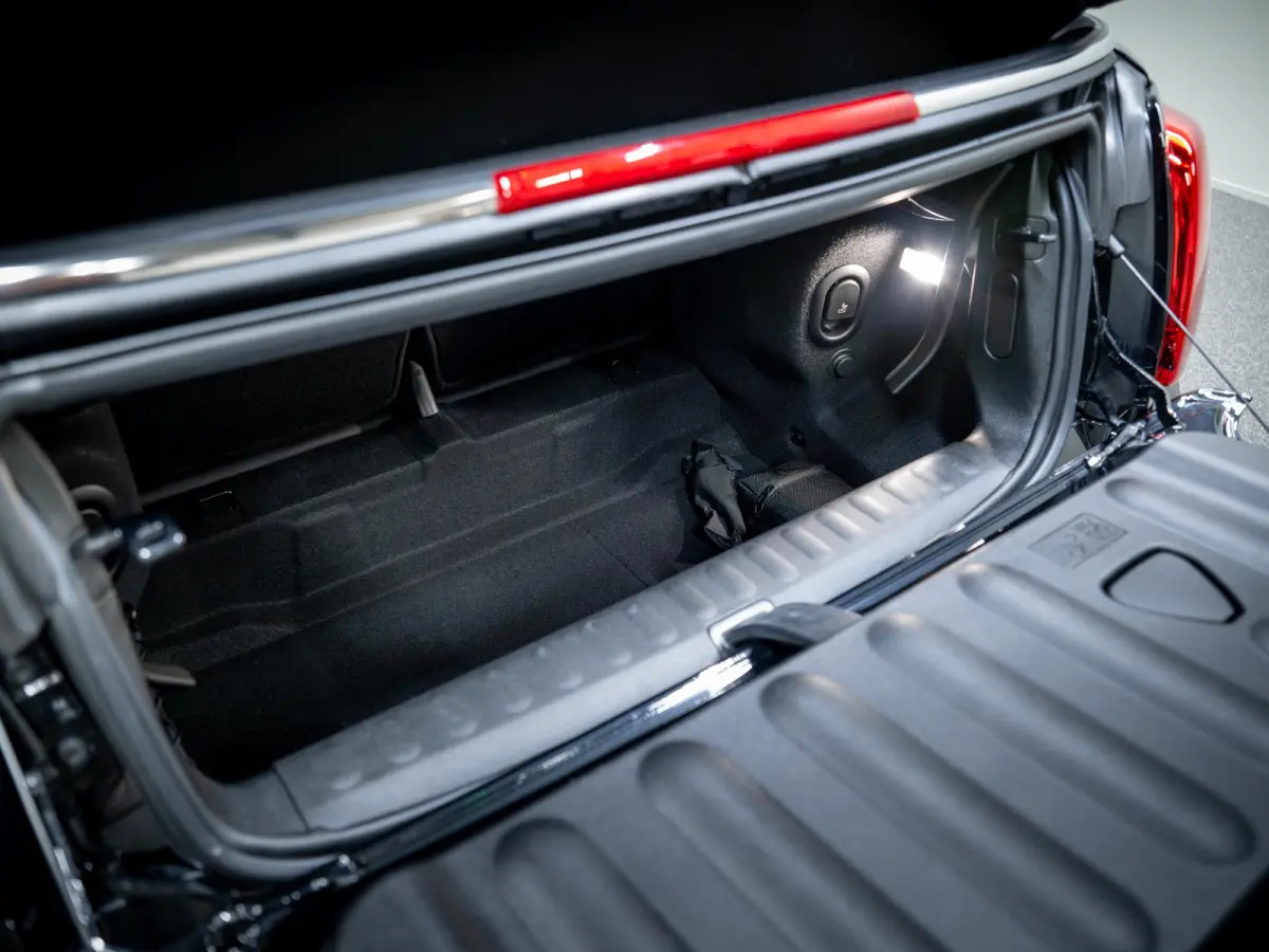 2.0 John Works Classic | Harman & Kardon | HUD | Achteruitrijcamera | ACC | Keyless | Stuurverwaring |