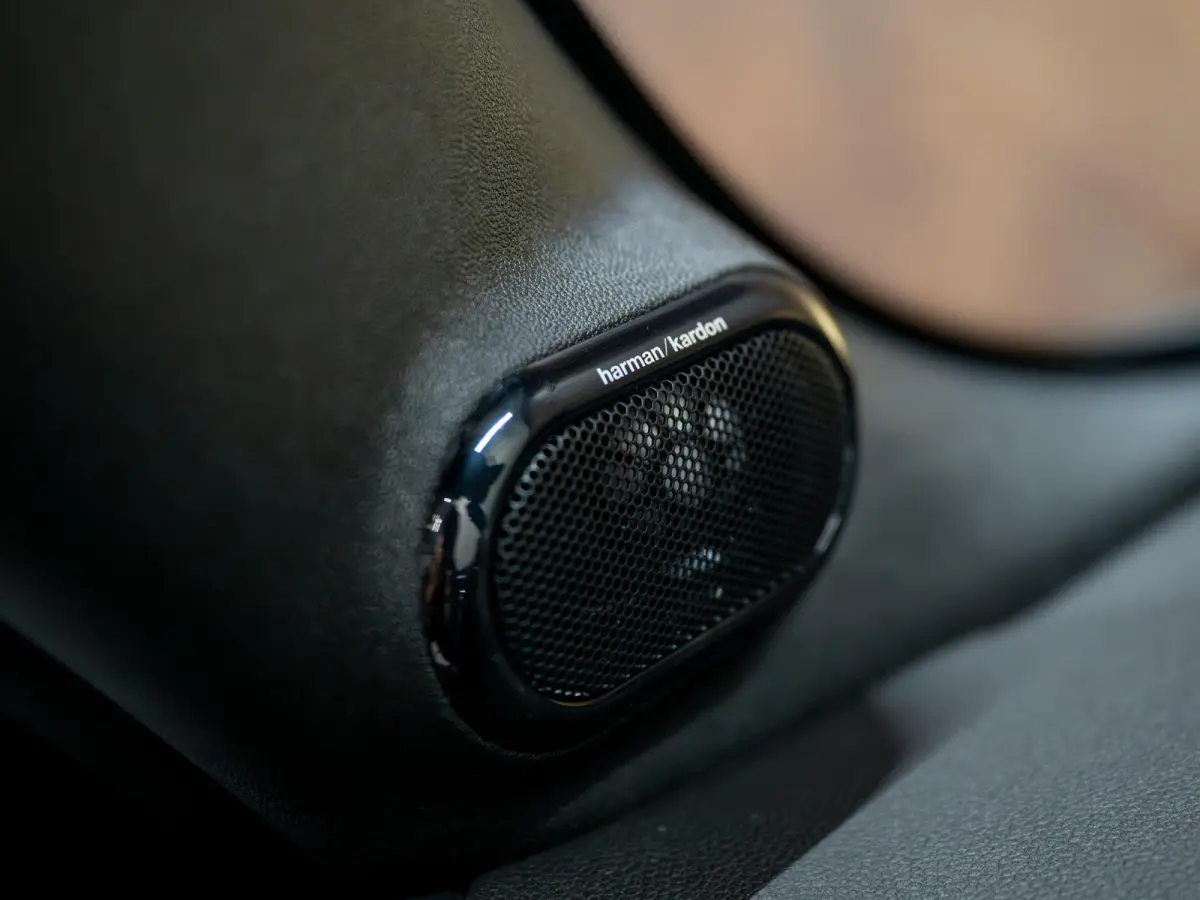 2.0 John Works Classic | Harman & Kardon | HUD | Achteruitrijcamera | ACC | Keyless | Stuurverwaring |