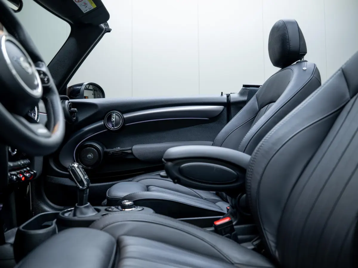2.0 John Works Classic | Harman & Kardon | HUD | Achteruitrijcamera | ACC | Keyless | Stuurverwaring |