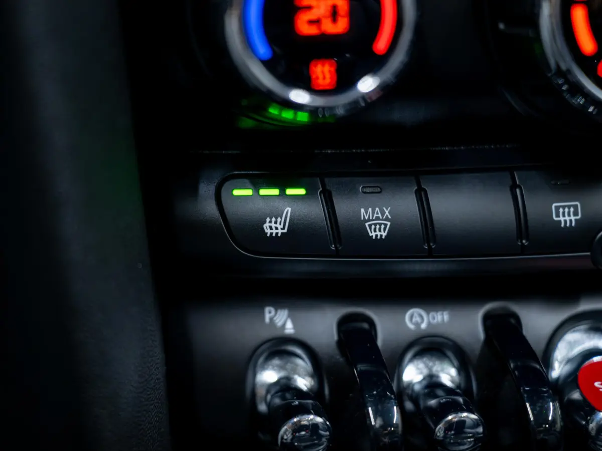 2.0 John Works Classic | Harman & Kardon | HUD | Achteruitrijcamera | ACC | Keyless | Stuurverwaring |