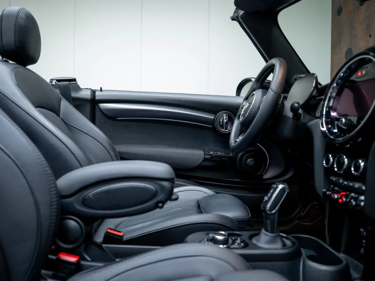 2.0 John Works Classic | Harman & Kardon | HUD | Achteruitrijcamera | ACC | Keyless | Stuurverwaring |