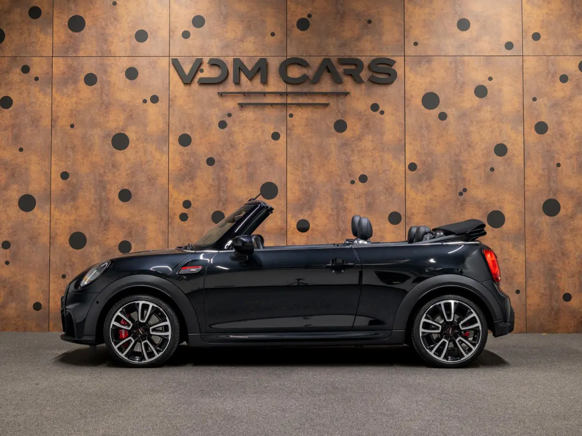 2.0 John Works Classic | Harman & Kardon | HUD | Achteruitrijcamera | ACC | Keyless | Stuurverwaring |