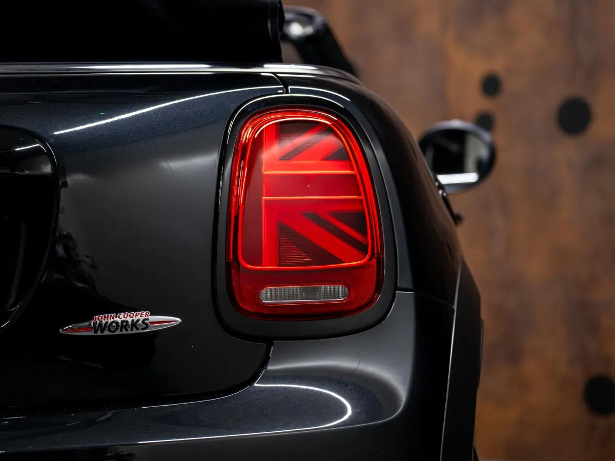 2.0 John Works Classic | Harman & Kardon | HUD | Achteruitrijcamera | ACC | Keyless | Stuurverwaring |