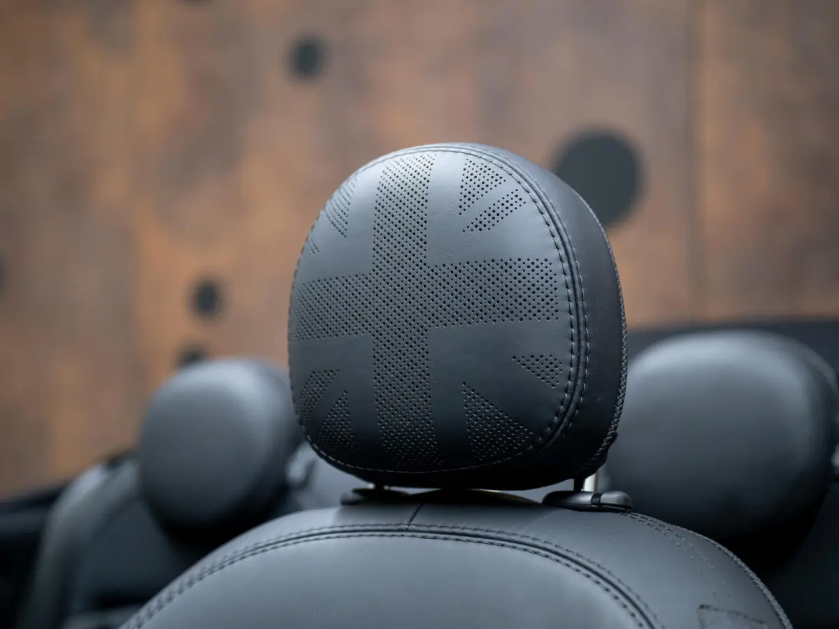 2.0 John Works Classic | Harman & Kardon | HUD | Achteruitrijcamera | ACC | Keyless | Stuurverwaring |