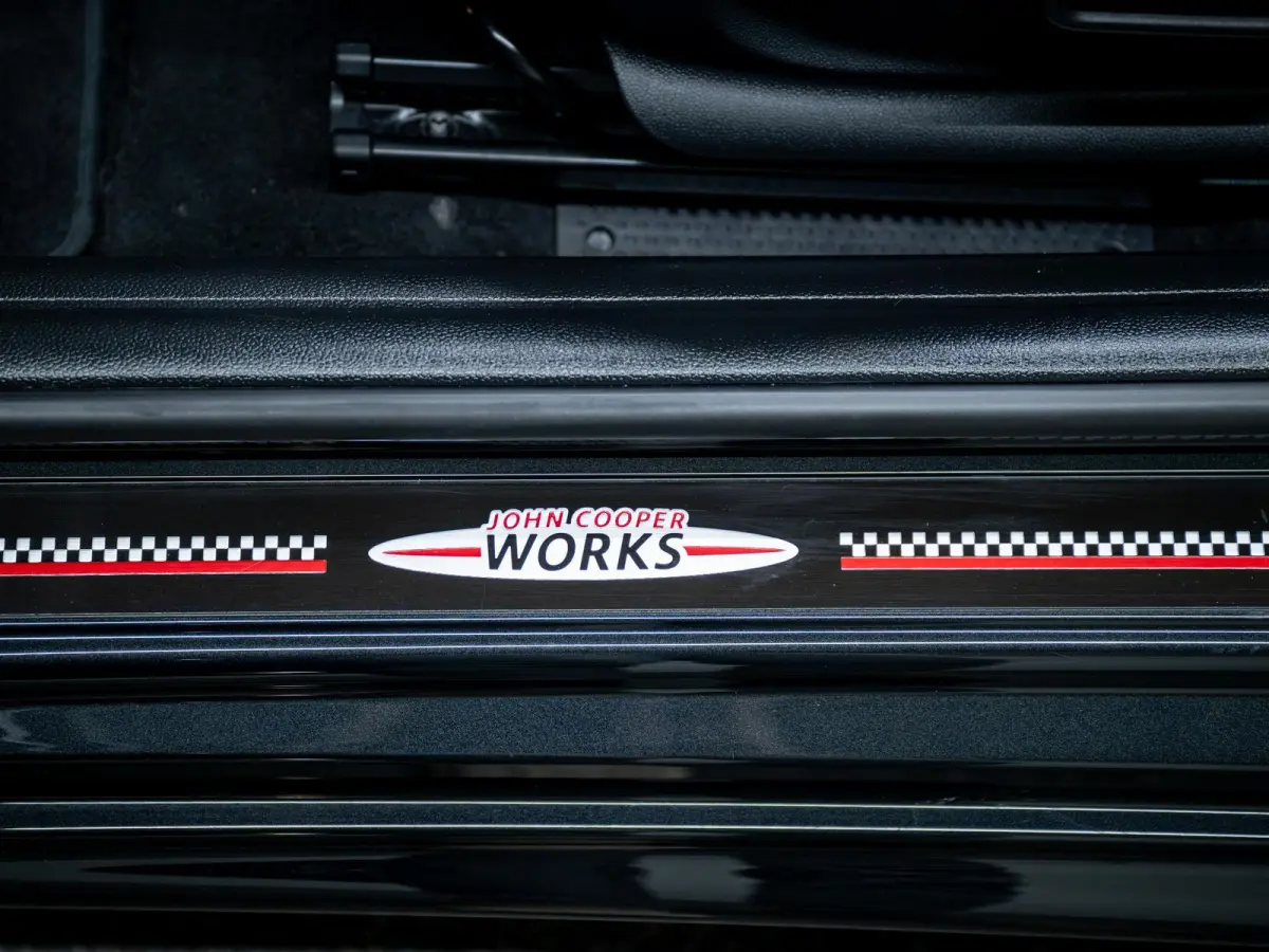 2.0 John Works Classic | Harman & Kardon | HUD | Achteruitrijcamera | ACC | Keyless | Stuurverwaring |