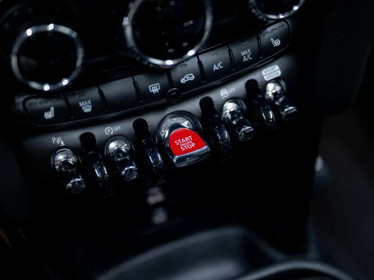 2.0 John Works Classic | Harman & Kardon | HUD | Achteruitrijcamera | ACC | Keyless | Stuurverwaring |
