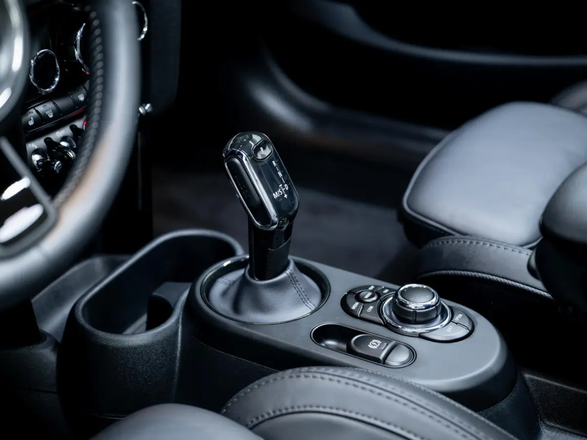 2.0 John Works Classic | Harman & Kardon | HUD | Achteruitrijcamera | ACC | Keyless | Stuurverwaring |