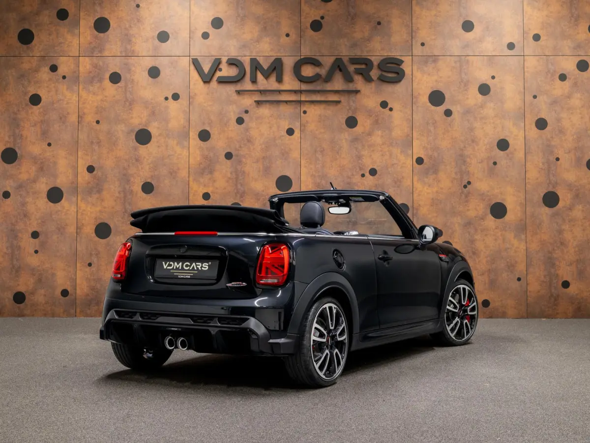 2.0 John Works Classic | Harman & Kardon | HUD | Achteruitrijcamera | ACC | Keyless | Stuurverwaring |