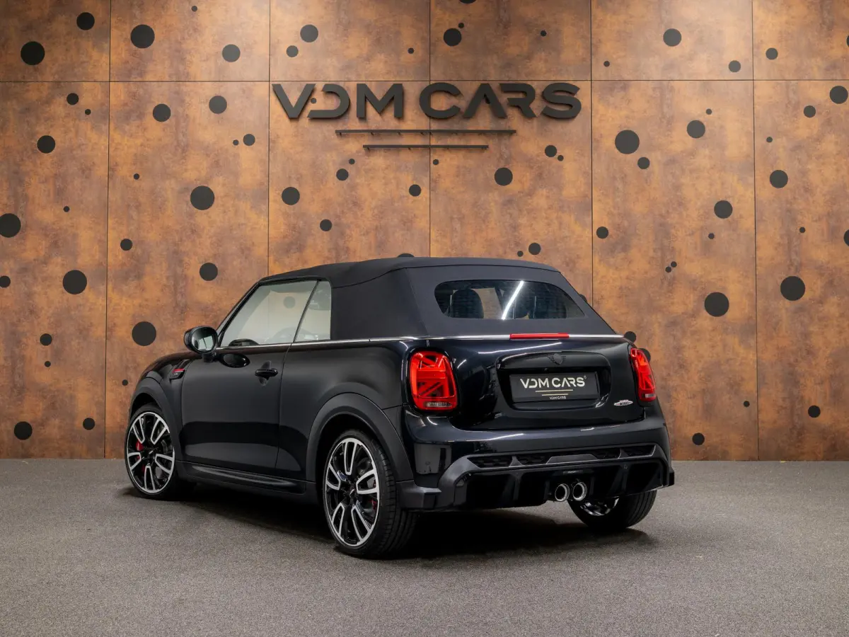 2.0 John Works Classic | Harman & Kardon | HUD | Achteruitrijcamera | ACC | Keyless | Stuurverwaring |