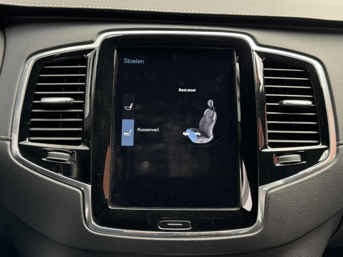 2.0 T8 Twin Engine AWD R-Design Intro Edition | Dealer onderhouden | Semi-elektrische trekhaak | 22 inch | Head-up Display | Harman/Kardon | Panoramadak | Lederen dashboard