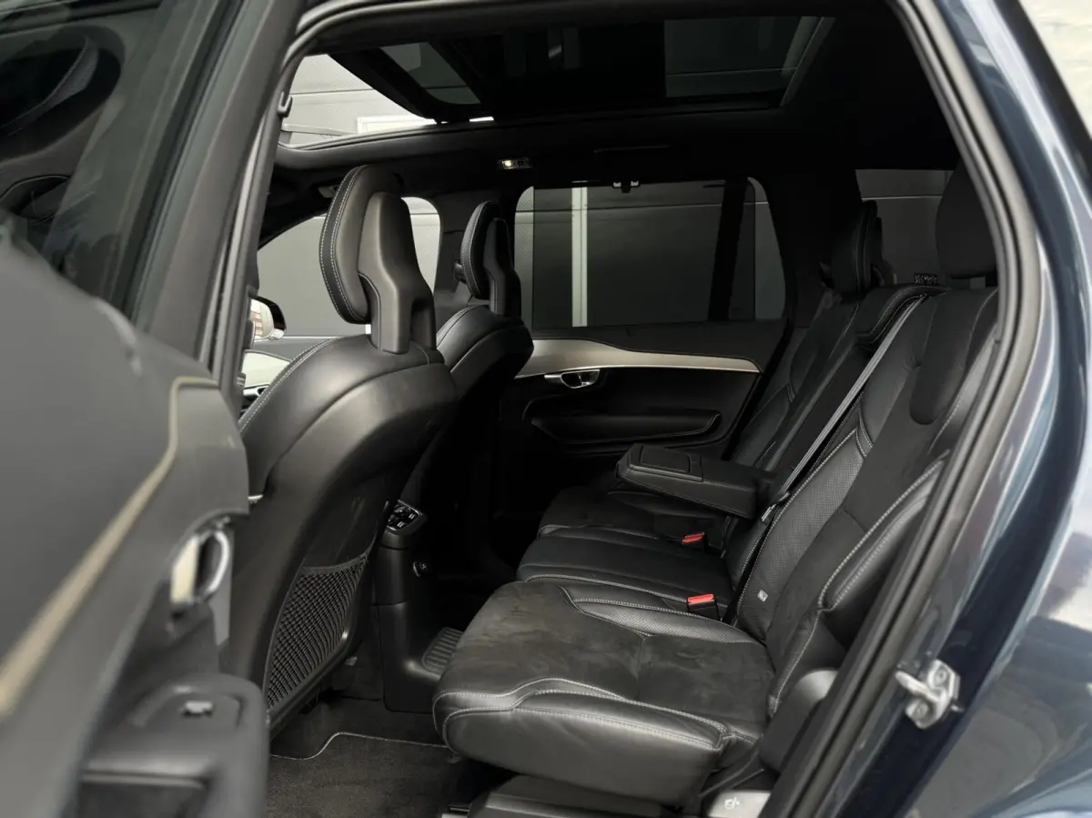2.0 T8 Twin Engine AWD R-Design Intro Edition | Dealer onderhouden | Semi-elektrische trekhaak | 22 inch | Head-up Display | Harman/Kardon | Panoramadak | Lederen dashboard
