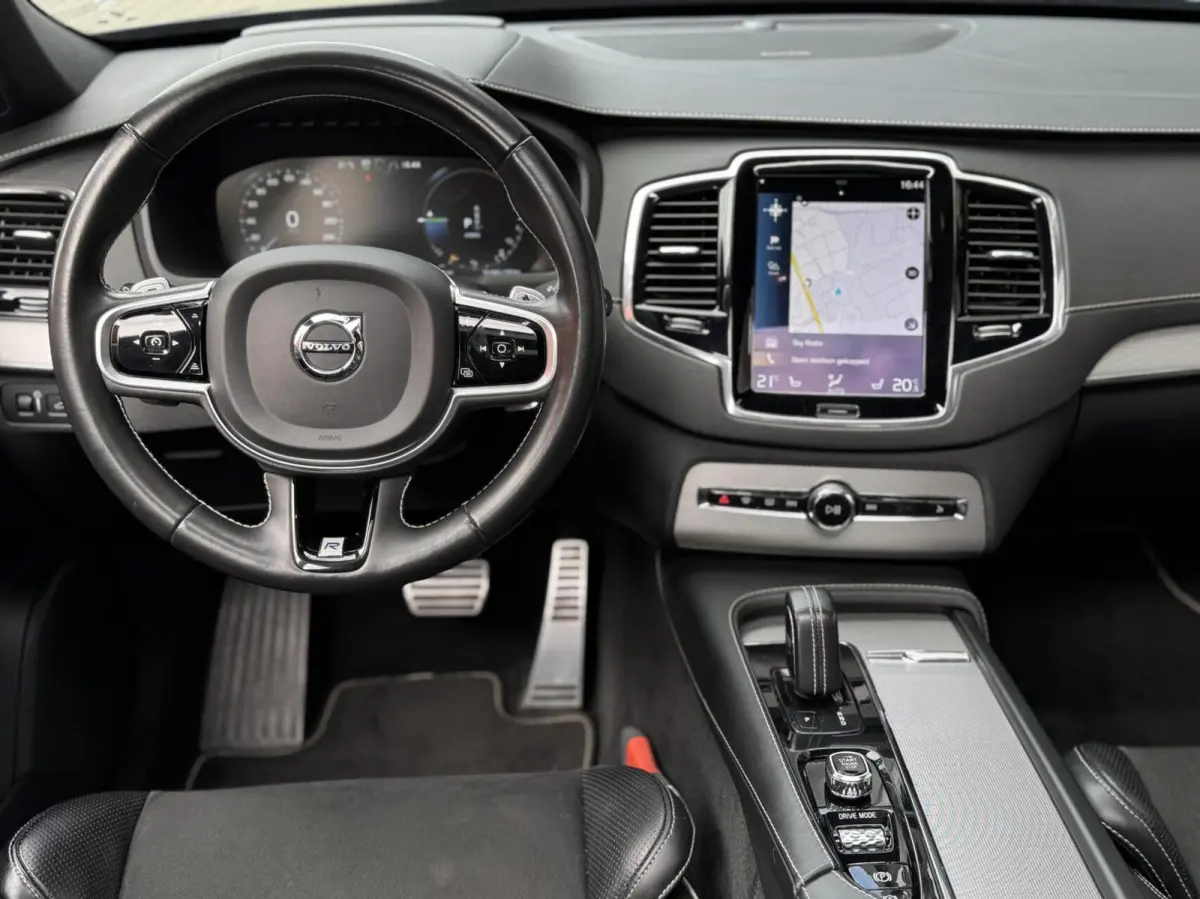 2.0 T8 Twin Engine AWD R-Design Intro Edition | Dealer onderhouden | Semi-elektrische trekhaak | 22 inch | Head-up Display | Harman/Kardon | Panoramadak | Lederen dashboard