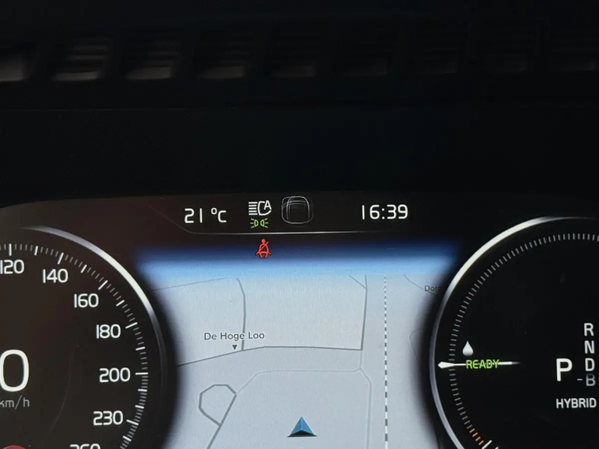 2.0 T8 Twin Engine AWD R-Design Intro Edition | Dealer onderhouden | Semi-elektrische trekhaak | 22 inch | Head-up Display | Harman/Kardon | Panoramadak | Lederen dashboard