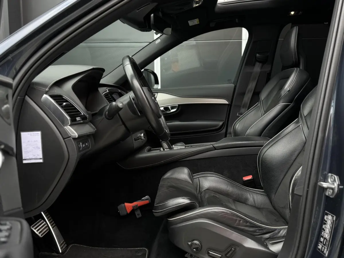2.0 T8 Twin Engine AWD R-Design Intro Edition | Dealer onderhouden | Semi-elektrische trekhaak | 22 inch | Head-up Display | Harman/Kardon | Panoramadak | Lederen dashboard