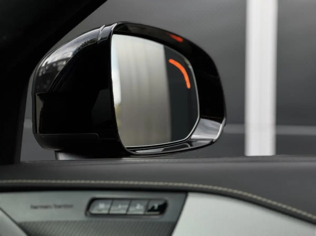 2.0 T8 Twin Engine AWD R-Design Intro Edition | Dealer onderhouden | Semi-elektrische trekhaak | 22 inch | Head-up Display | Harman/Kardon | Panoramadak | Lederen dashboard