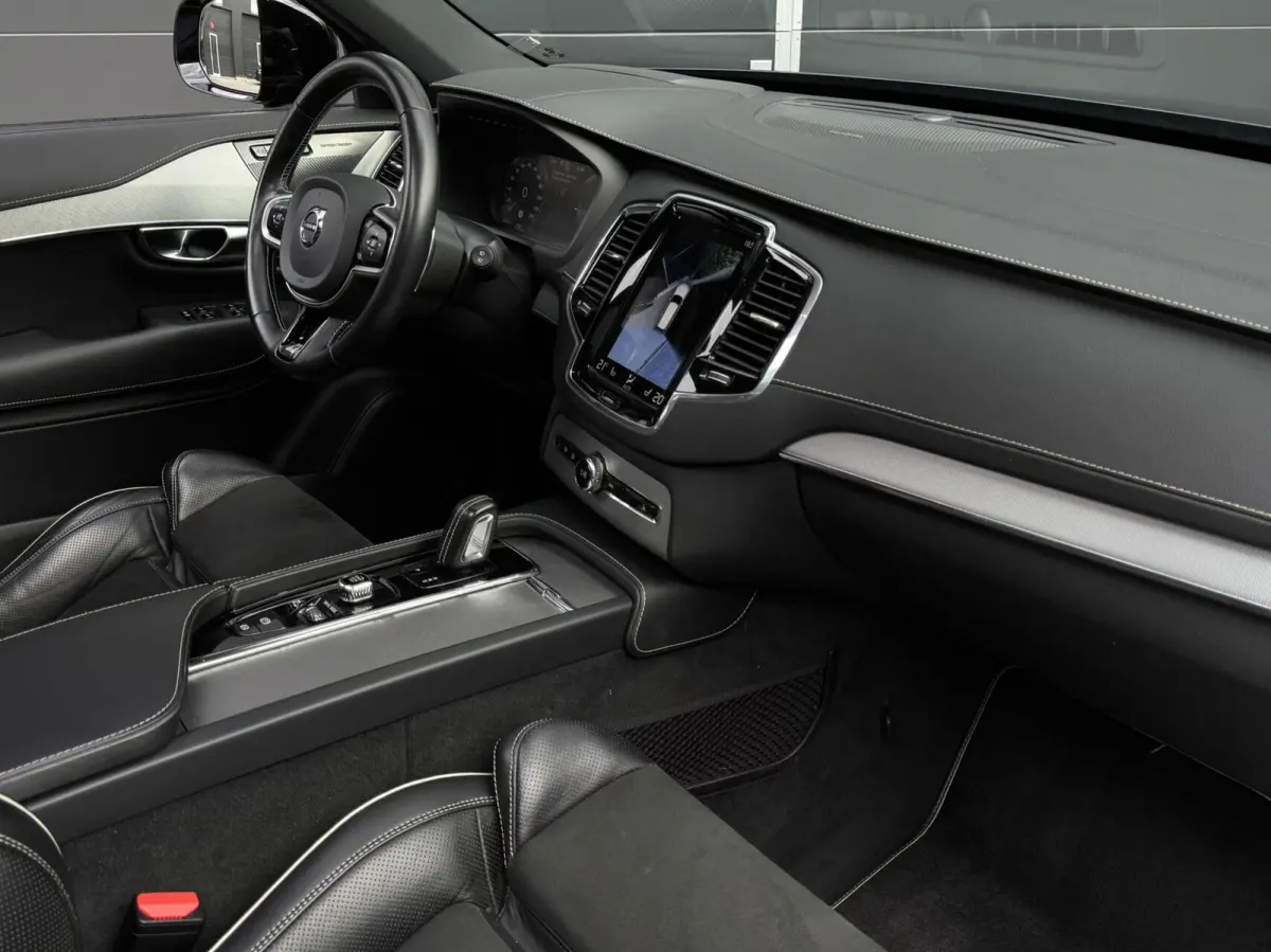 2.0 T8 Twin Engine AWD R-Design Intro Edition | Dealer onderhouden | Semi-elektrische trekhaak | 22 inch | Head-up Display | Harman/Kardon | Panoramadak | Lederen dashboard