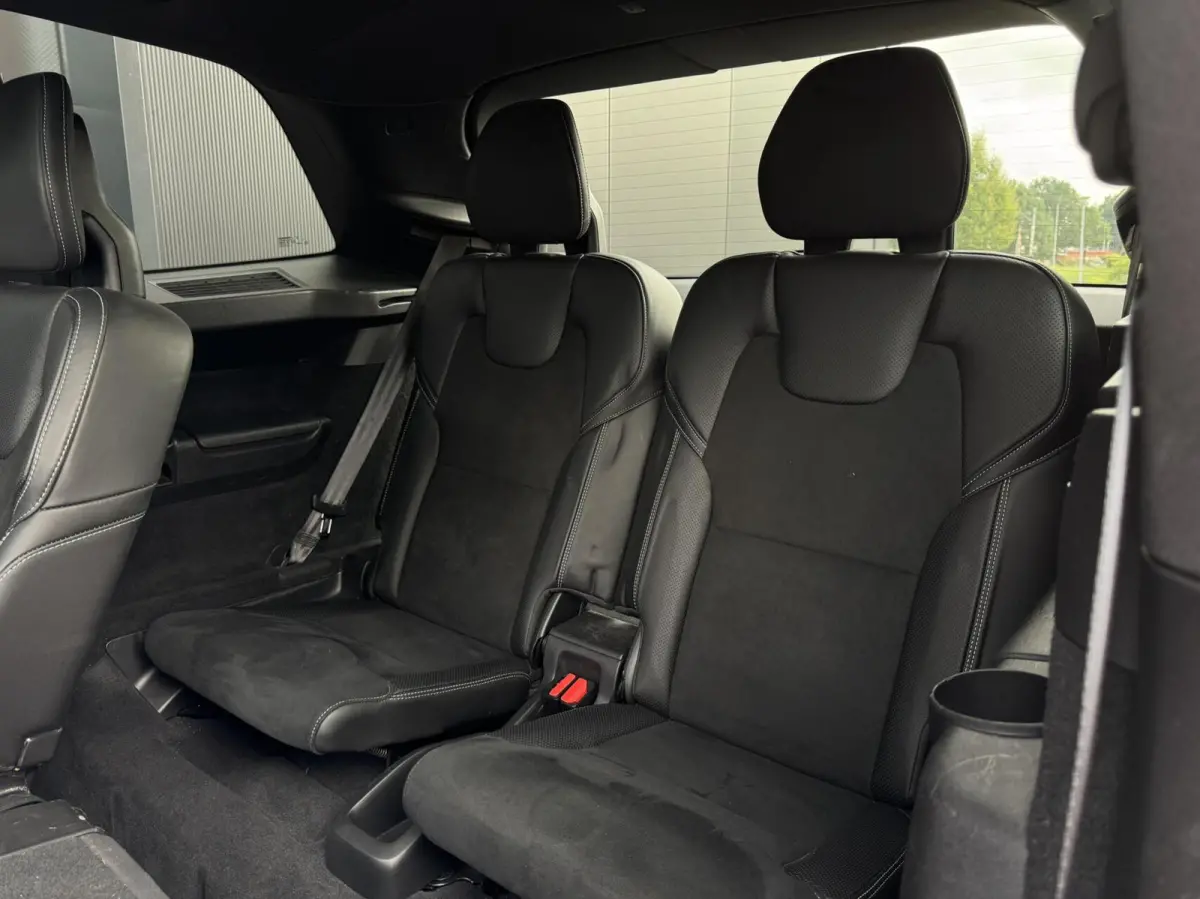 2.0 T8 Twin Engine AWD R-Design Intro Edition | Dealer onderhouden | Semi-elektrische trekhaak | 22 inch | Head-up Display | Harman/Kardon | Panoramadak | Lederen dashboard