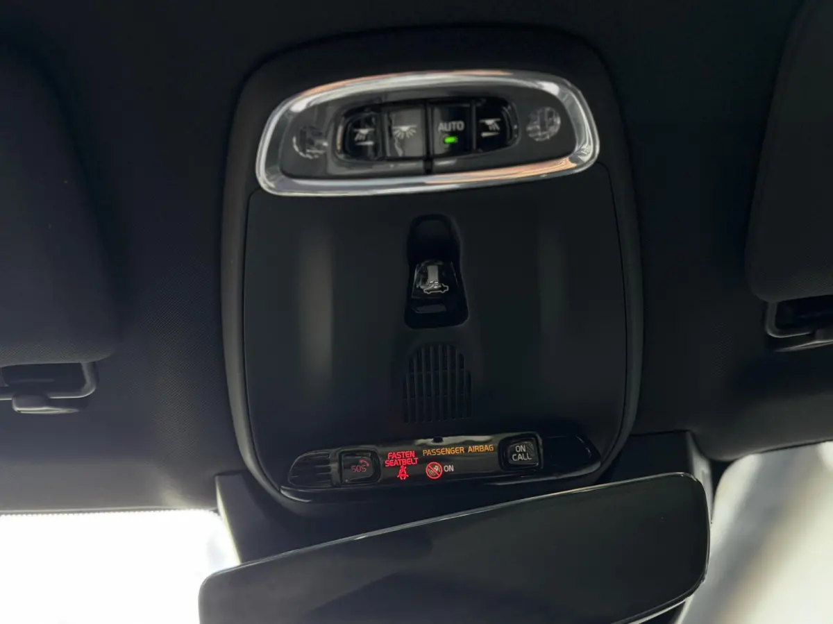 2.0 T8 Twin Engine AWD R-Design Intro Edition | Dealer onderhouden | Semi-elektrische trekhaak | 22 inch | Head-up Display | Harman/Kardon | Panoramadak | Lederen dashboard