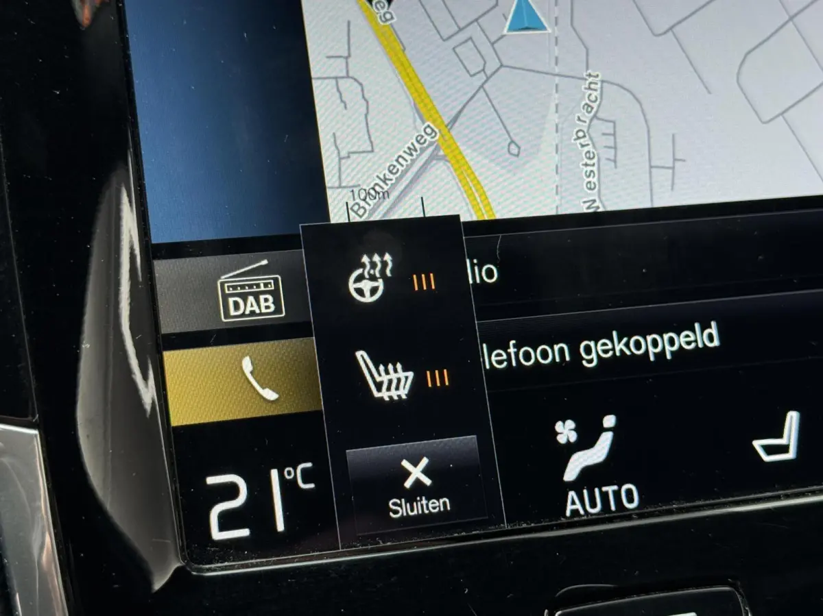 2.0 T8 Twin Engine AWD R-Design Intro Edition | Dealer onderhouden | Semi-elektrische trekhaak | 22 inch | Head-up Display | Harman/Kardon | Panoramadak | Lederen dashboard